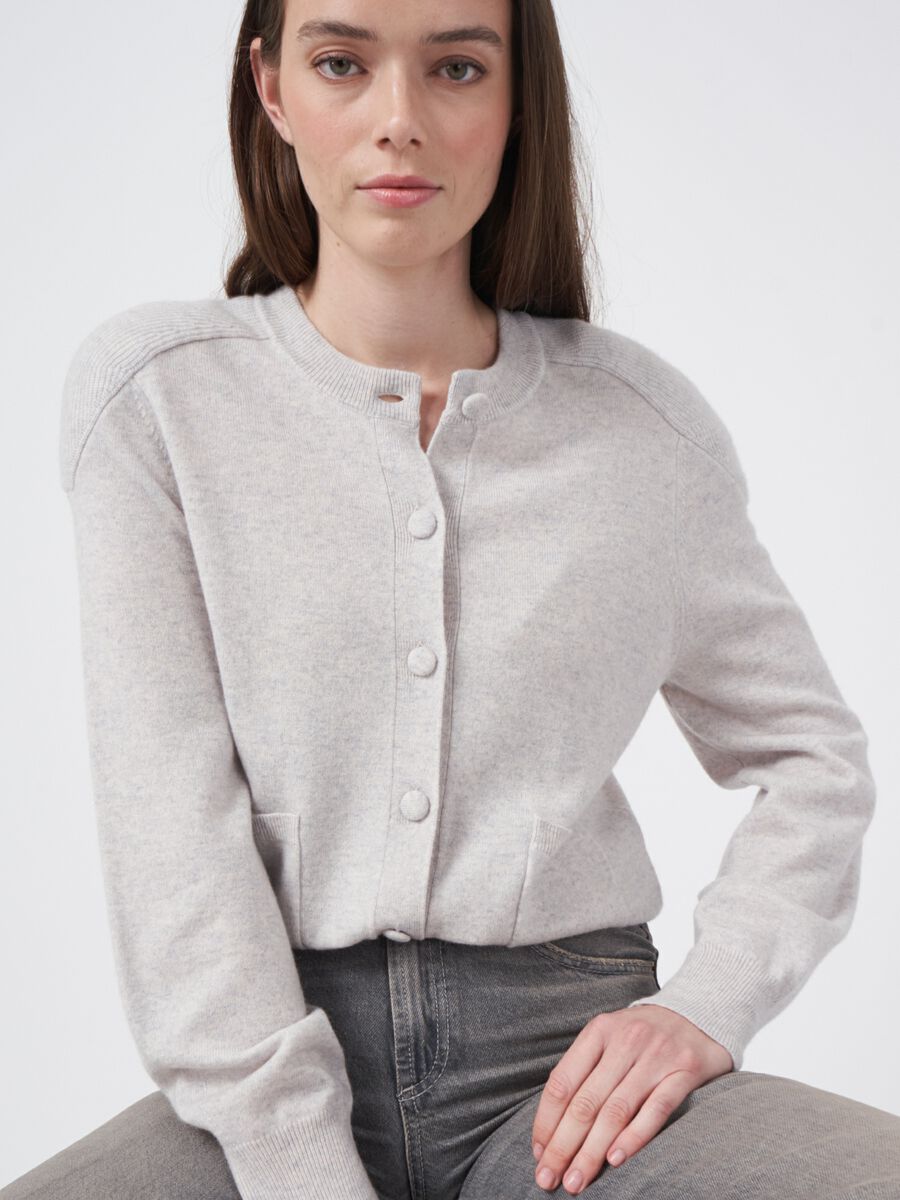Cashmere vest met knopen en schouderdetail image number 1