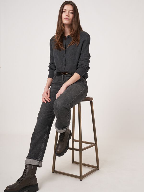 Cashmere vest met knopen en schouderdetail image number 1