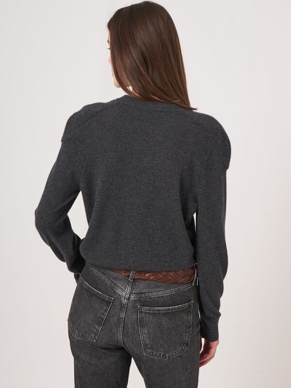 Cashmere vest met knopen en schouderdetail image number 4