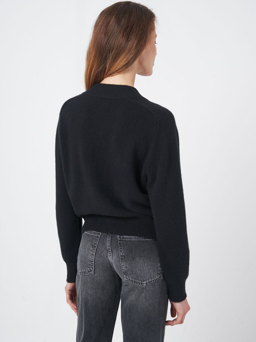Cropped cashmere cardigan with oversized buttons image number 4