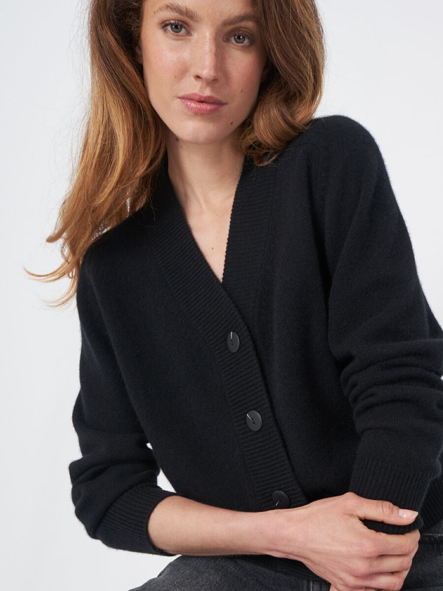 Cropped cashmere cardigan with oversized buttons image number 1