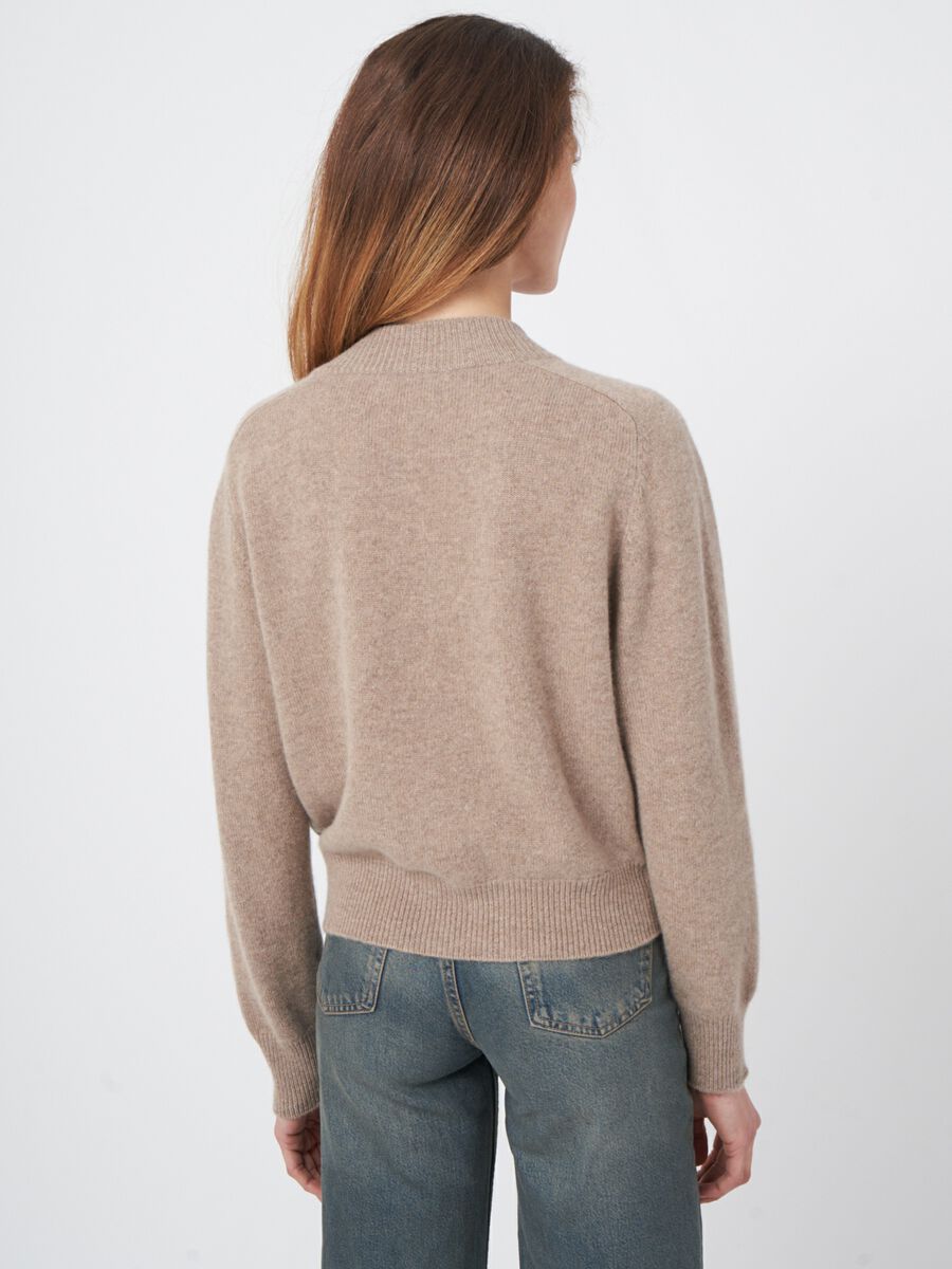 Cropped cashmere cardigan with oversized buttons image number 4