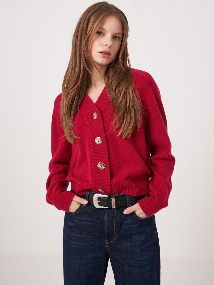 Cropped cashmere cardigan with oversized buttons image number 2