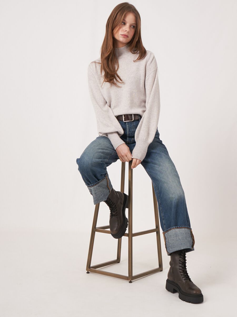 Cropped cashmere sweater with puff sleeves image number 1