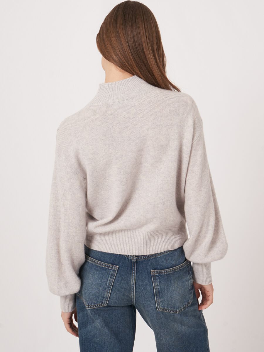 Cropped cashmere sweater with puff sleeves image number 2