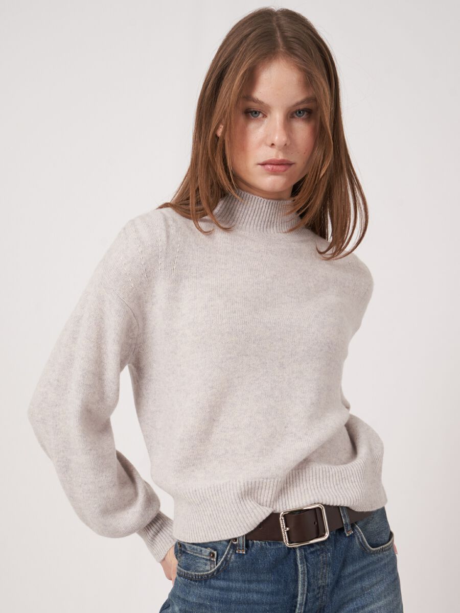 Cropped cashmere sweater with puff sleeves image number 3