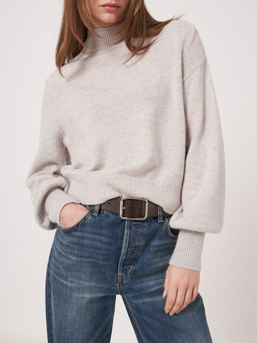 Cropped cashmere sweater with puff sleeves image number 4