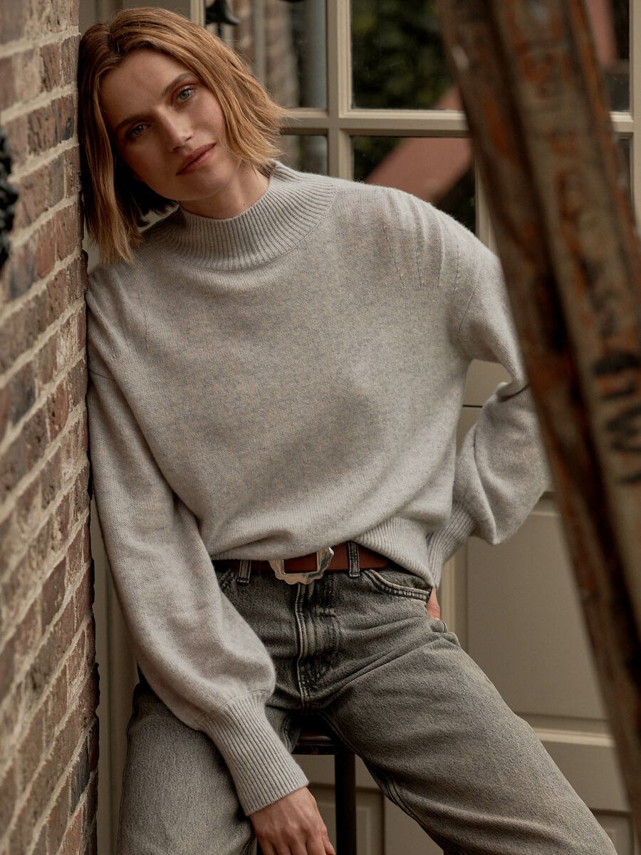 Cropped cashmere sweater with puff sleeves image number 6