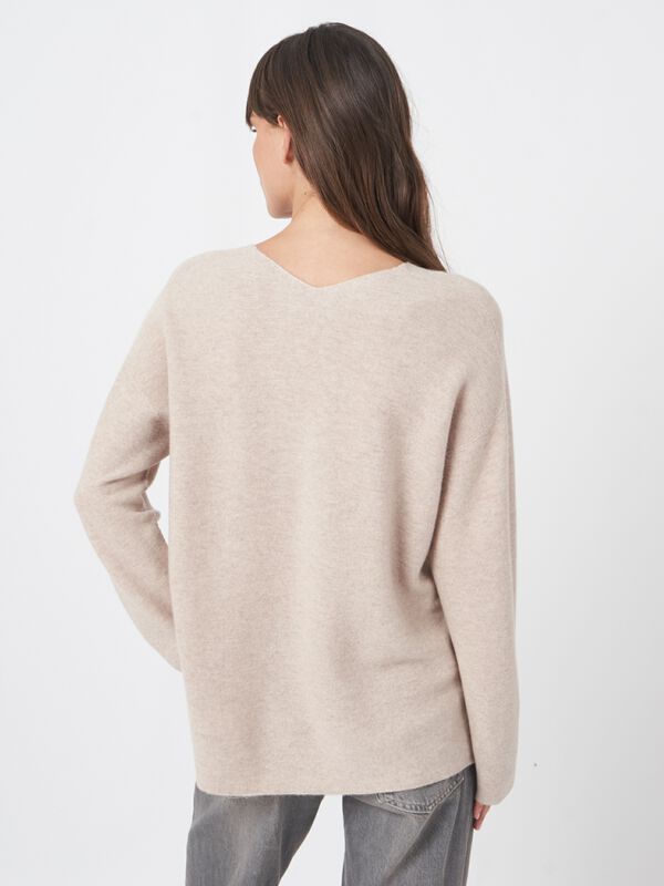 Naadloos gebreide cashmere trui met V-hals image number 5