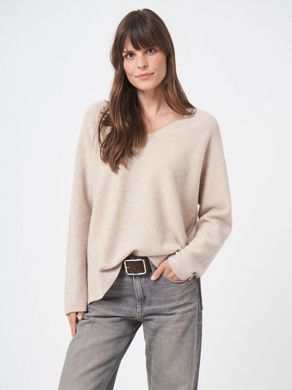 Naadloos gebreide cashmere trui met V-hals image number 3