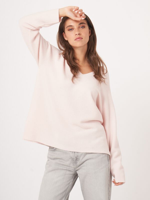 Naadloos gebreide cashmere trui met V-hals image number 1