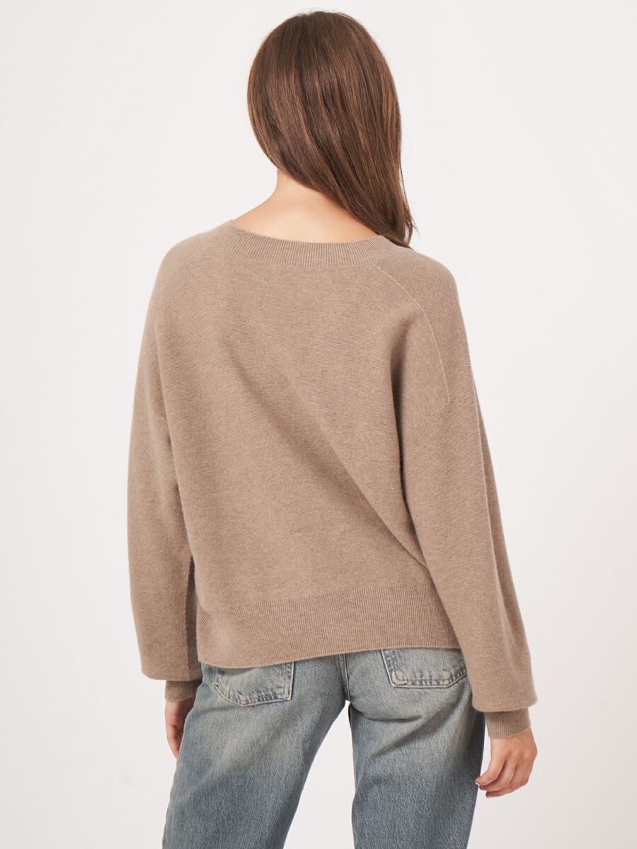 Naadloos gebreide ronde hals cashmere trui image number 3