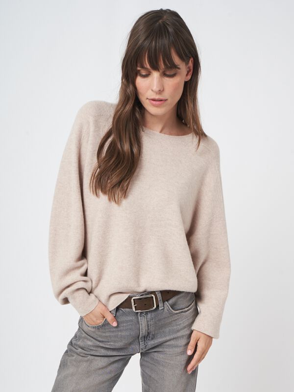 Naadloos gebreide ronde hals cashmere trui image number 0