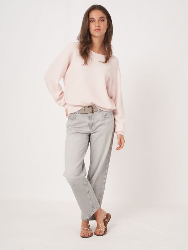 Pull en cachemire tricoté sans couture à col rond image number 4