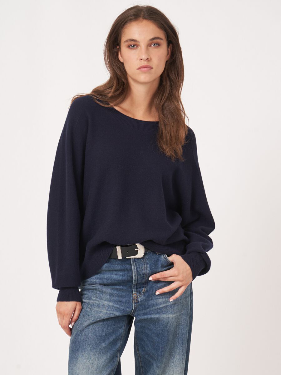 Pull en cachemire tricoté sans couture à col rond image number 0