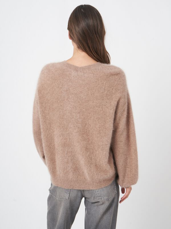 Pullover aus geb&uuml;rstetem Kaschmir mit langen Puff&auml;rmeln image number 6