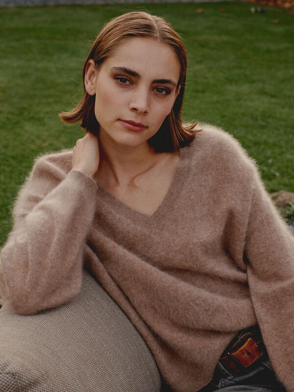 Pullover aus geb&uuml;rstetem Kaschmir mit langen Puff&auml;rmeln image number 8