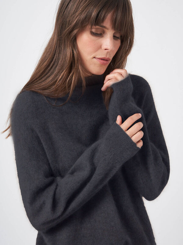 Trui van geborsteld cashmere met opstaande kraag image number 1