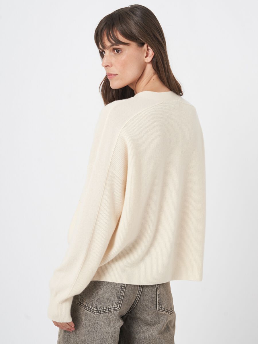 Wijd cashmere vest met V-hals en zakken image number 4