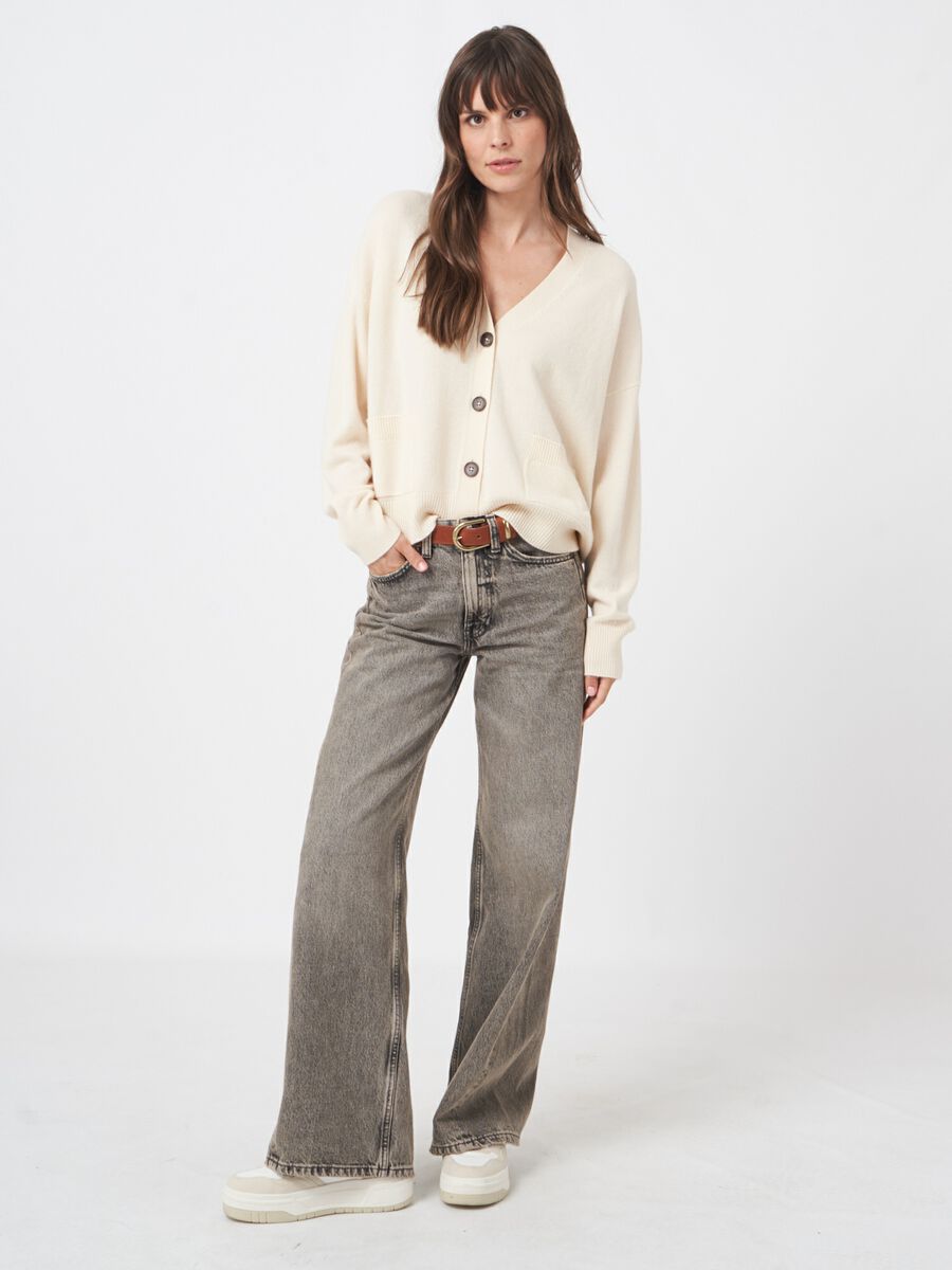 Wijd cashmere vest met V-hals en zakken image number 6