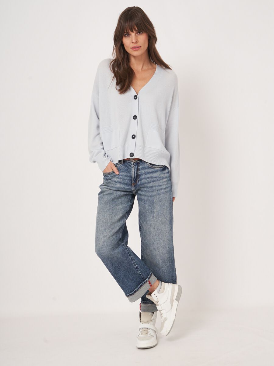 Wijd cashmere vest met V-hals en zakken image number 5