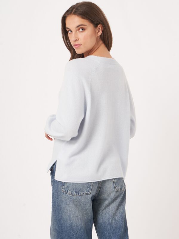 V-neck cashmere cardigan with balloon sleeves image number 4