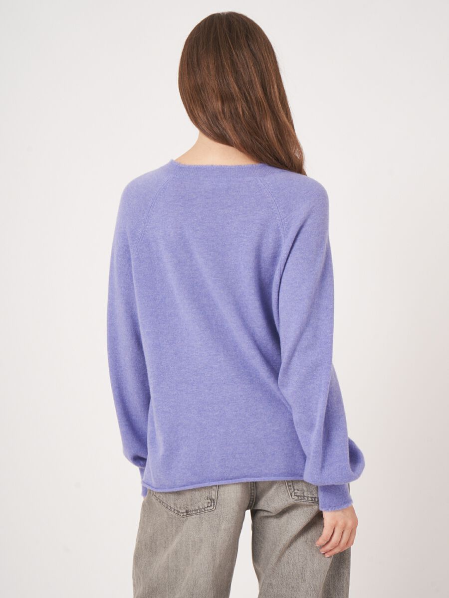 Cardigan en cachemire &agrave; col V avec manches ballon image number 4