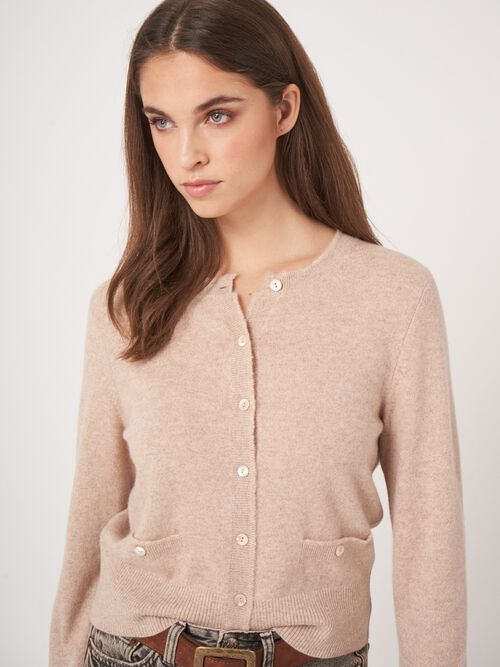 Ronde hals cashmere vest met knopen