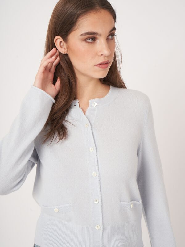 Ronde hals cashmere vest met knopen image number 3