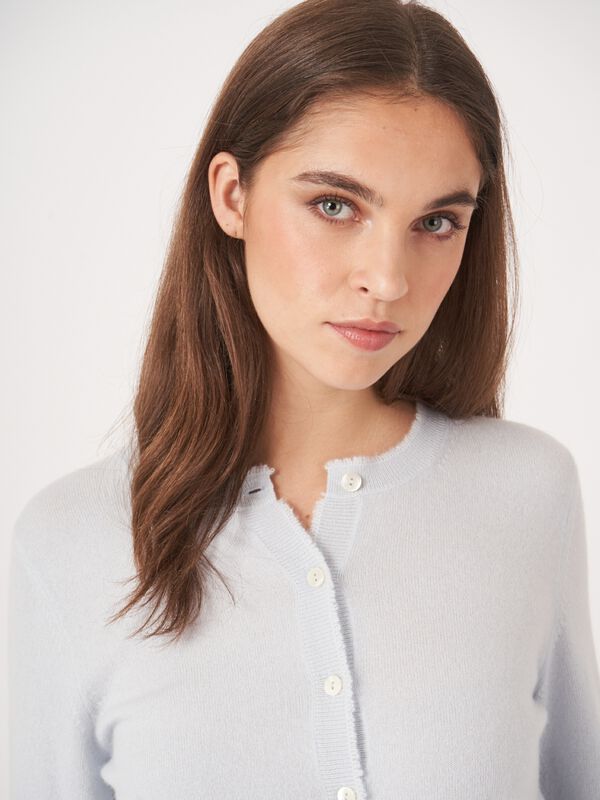 Ronde hals cashmere vest met knopen image number 5