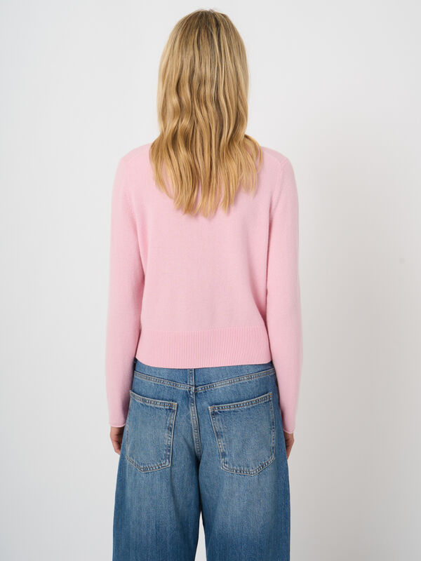 Cropped cashmere cardigan with fringes image number 3