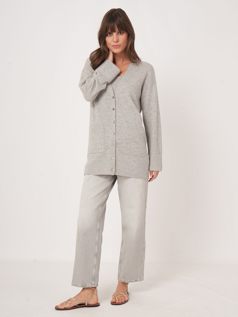 Middellang cashmere vest met V-hals en zakken image number 5