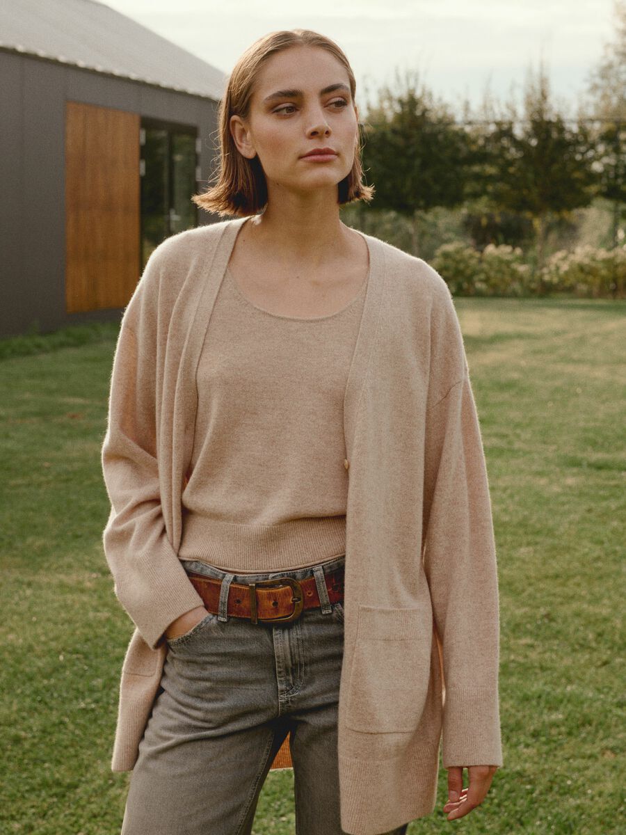 Mittellanges V-Ausschnitt-Kaschmir-Strickjacke mit Taschen image number 0