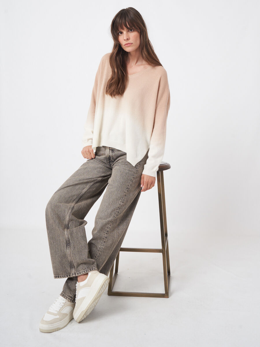 Dip-dye cashmere sweater with V-neck  image number 2