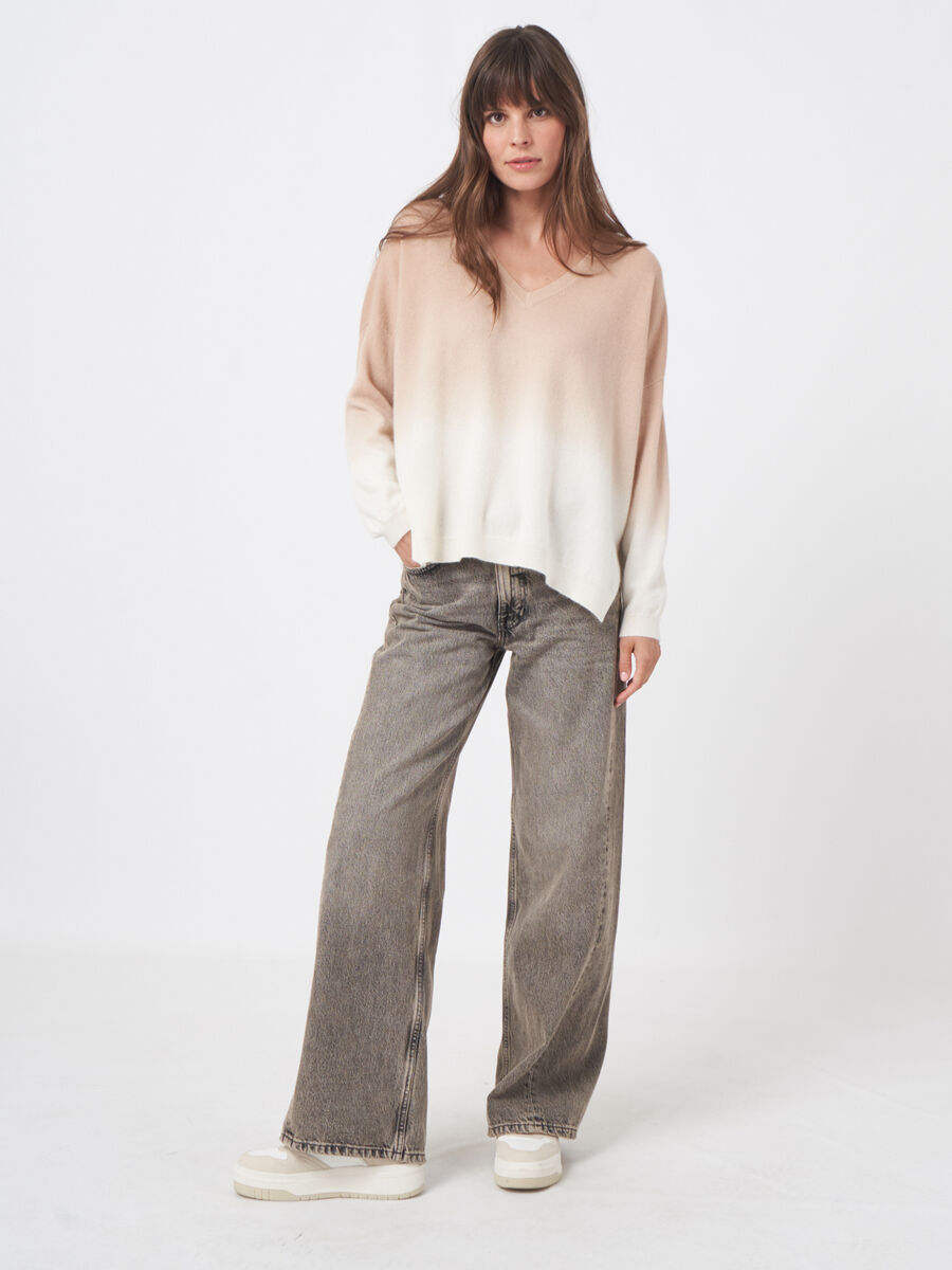 Dip-dye cashmere sweater with V-neck  image number 5