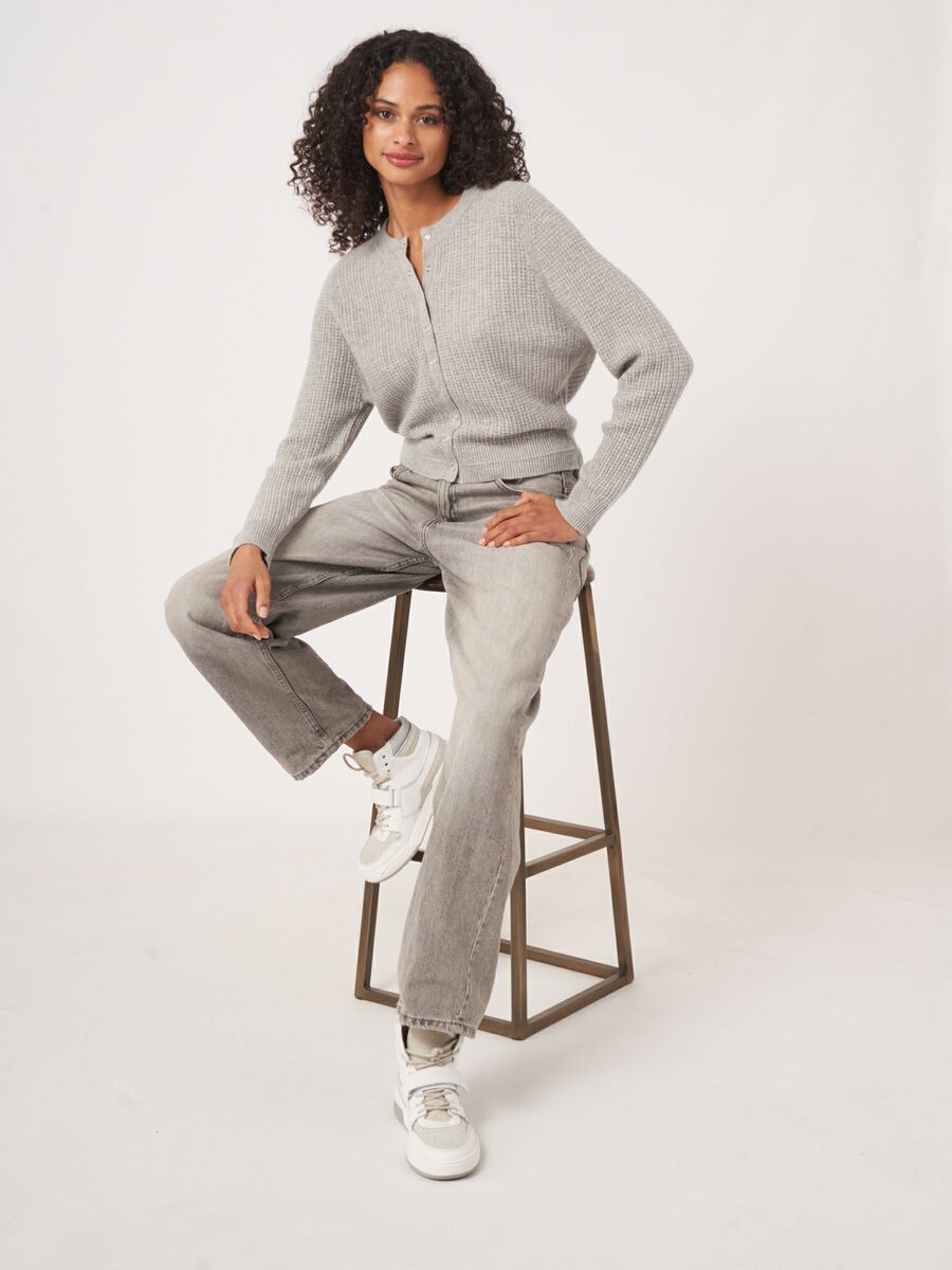 Cashmere vest met textuur en drukknopen image number 4