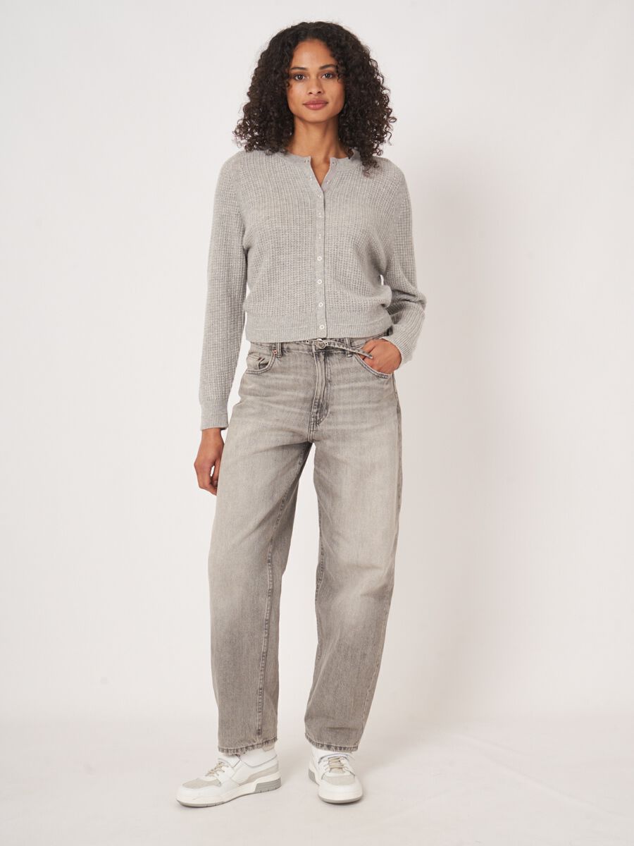 Cashmere vest met textuur en drukknopen image number 6