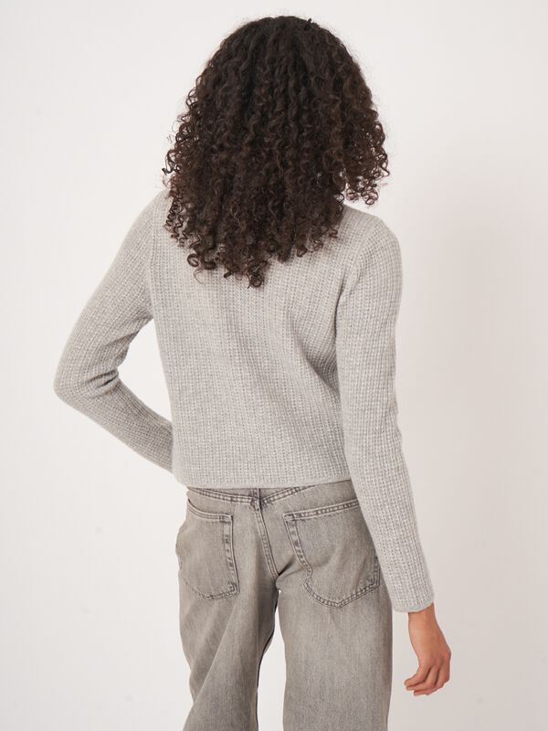 Cashmere trui met textuur en ronde hals image number 4