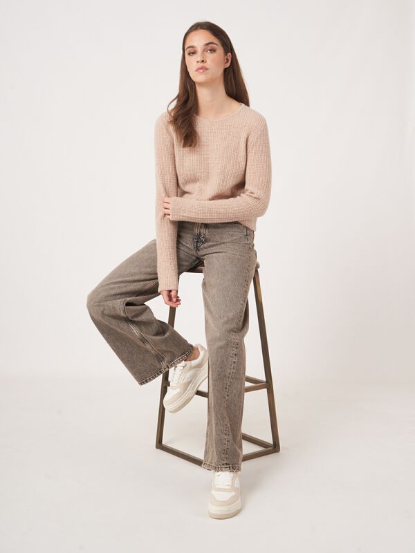 Textured round cashmere sweater image number 5