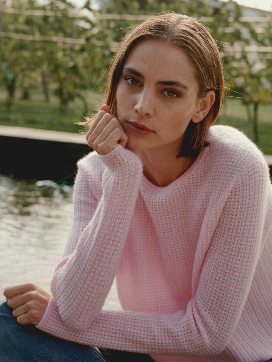Textured round cashmere sweater image number 0