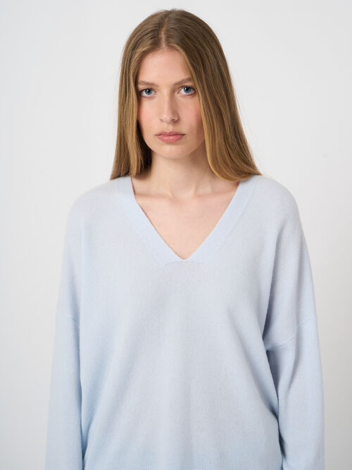 Loose fit cashmere V-neck sweater