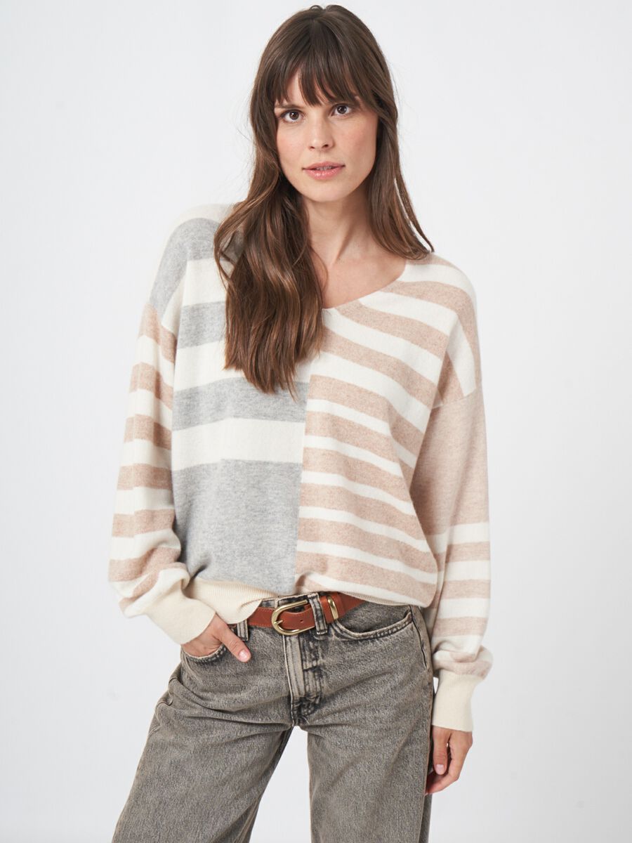 Multikleurig gestreepte trui met V-hals image number 2