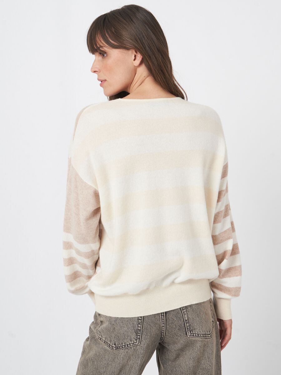 Multikleurig gestreepte trui met V-hals image number 3