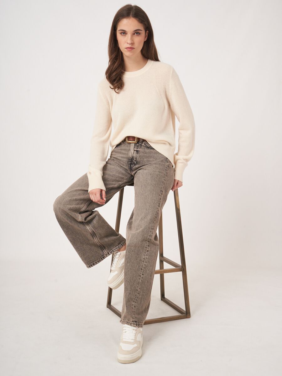 Round neck cashmere sweater with shoulder detail with texture image number 3