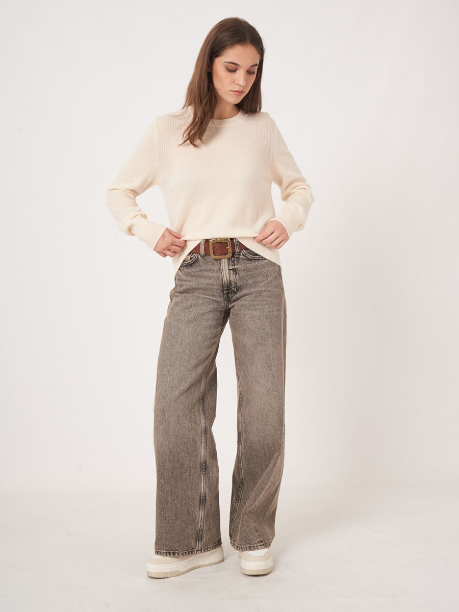 Round neck cashmere sweater with shoulder detail with texture image number 5