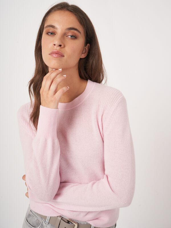 Ronde hals cashmere trui met schouderdetail image number 4