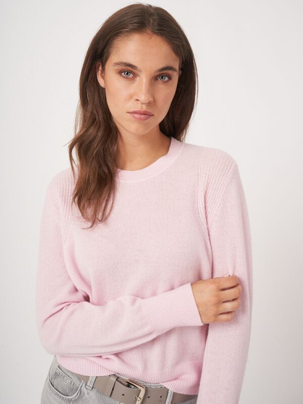 Ronde hals cashmere trui met schouderdetail image number 9