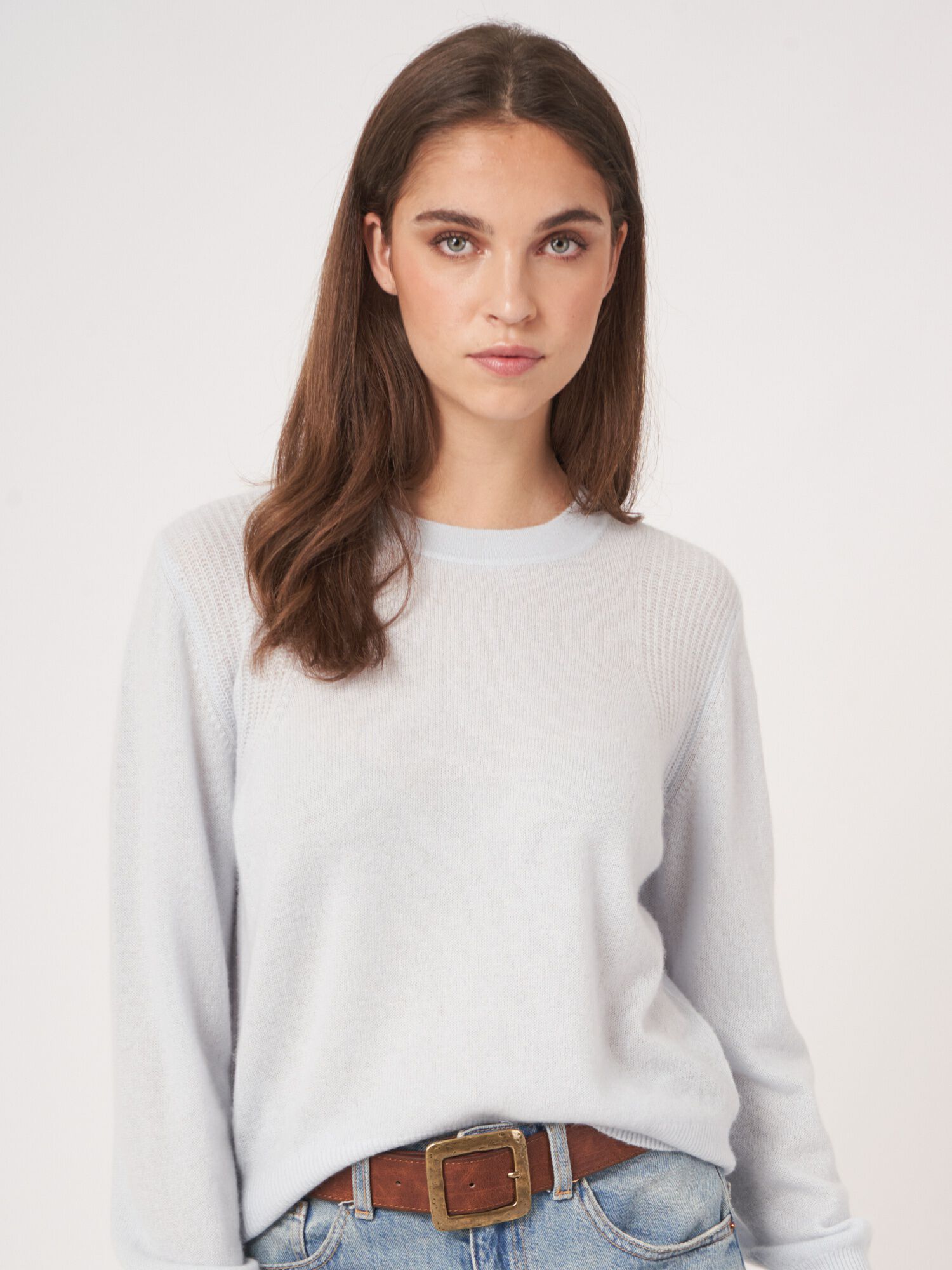 Ronde hals cashmere trui met schouderdetail