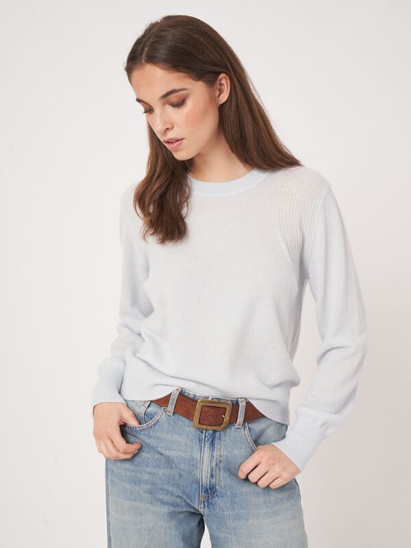 Ronde hals cashmere trui met schouderdetail image number 1