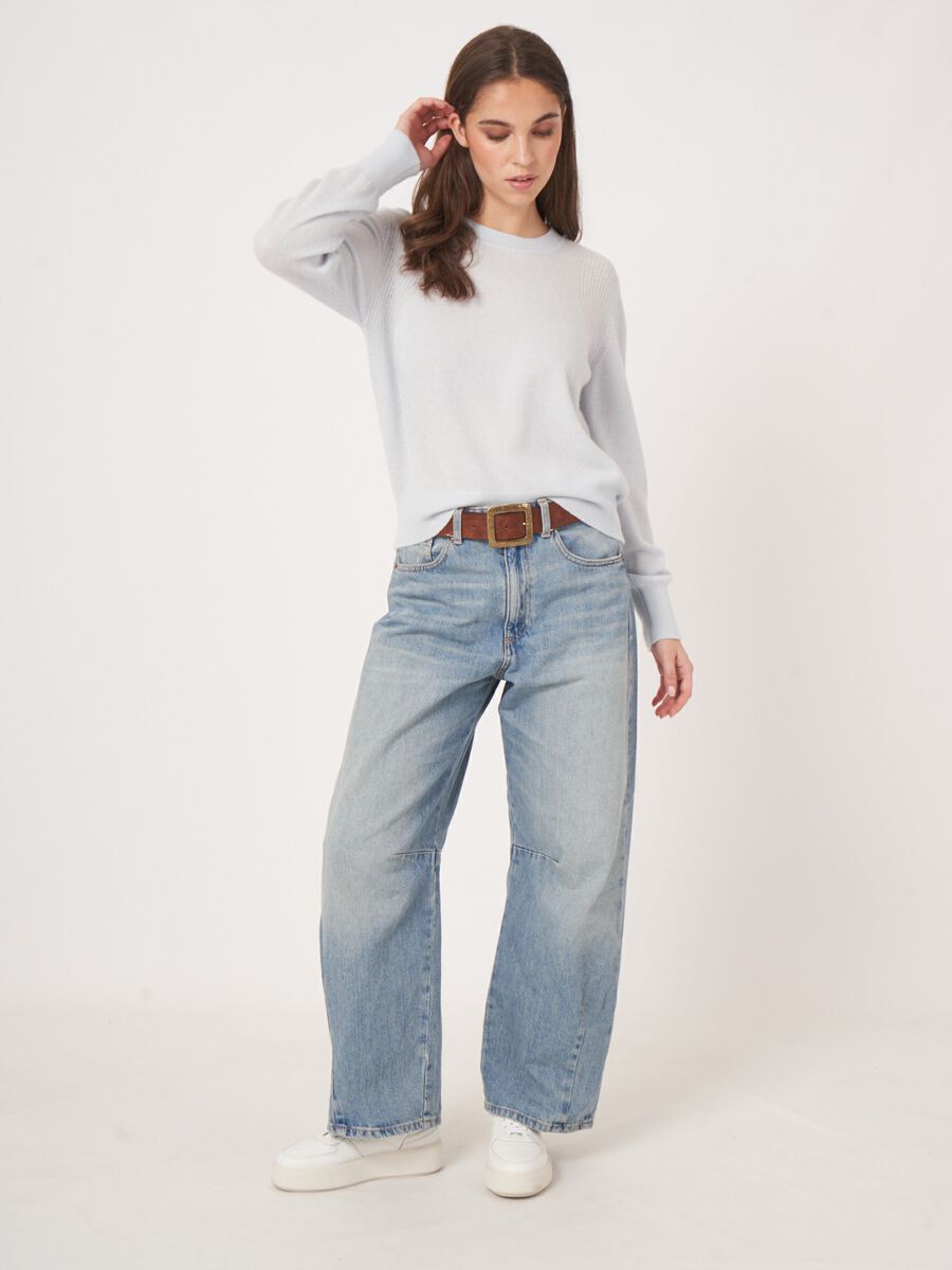 Round neck cashmere sweater with shoulder detail with texture image number 5